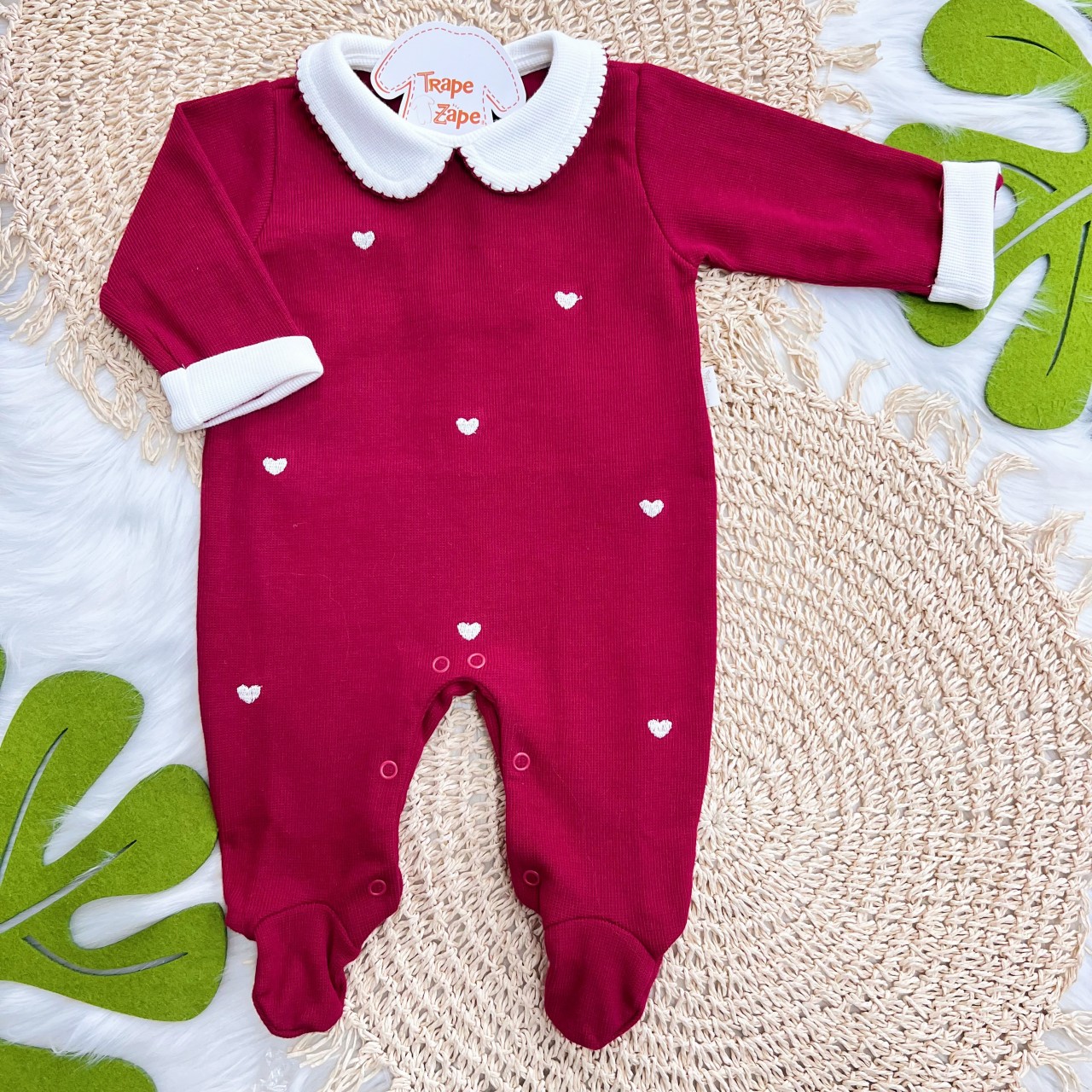 Macacão Tricotil (Tricot 100% Algodão) com Gola e Bordado - Vermelho Corações 